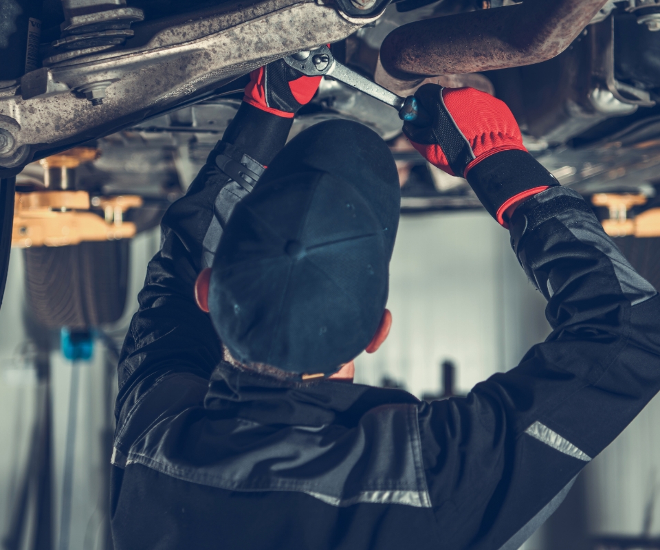 車の点検をしている様子